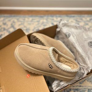 BRAND NEW! UGG Tasman Slipper in Mustard Seed, Size 9 (sold out everywhere!)
